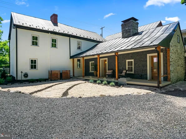 7279 Queen St, Kearneysville, WV 25430