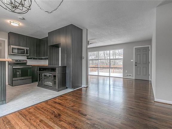 3rd image of 7307 E 108th Ter