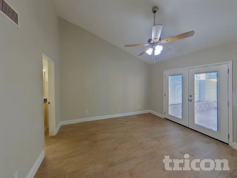 1500 N Markdale #10 — Photo 9