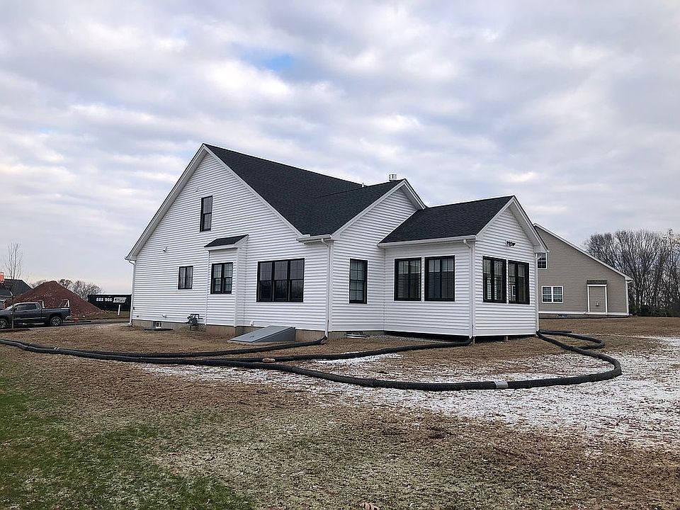 2nd image of 140 Bayberry Rd