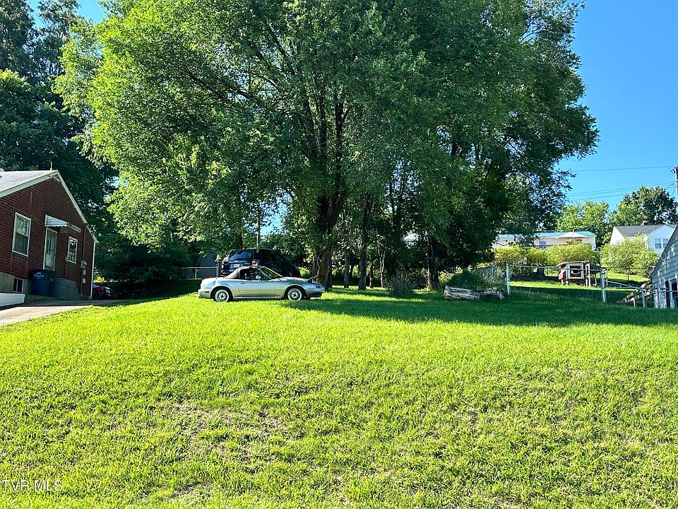 2nd image of Mullins St