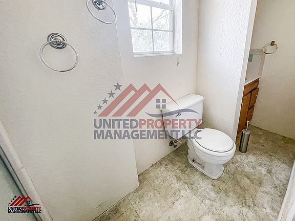 4th image of 1028 N Eddy St