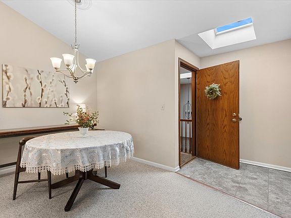 2nd image of 1675 Grosvenor Cir Unit C