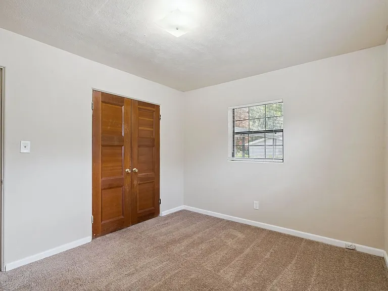 2028 Albert Lee Pkwy — Photo 10
