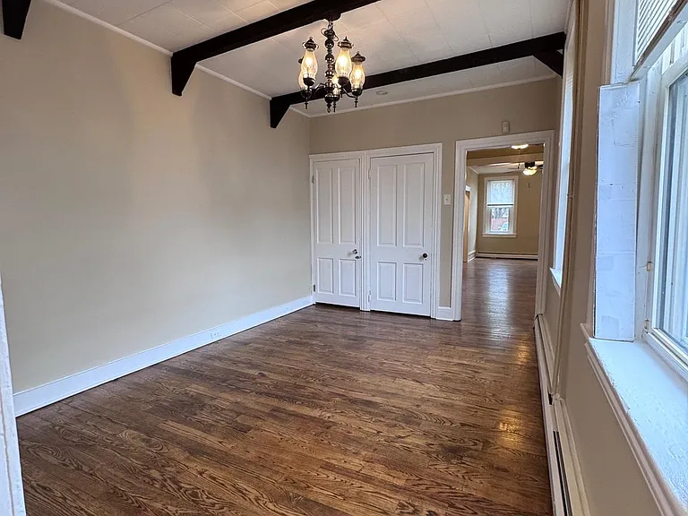 105 W Union St — Photo 18