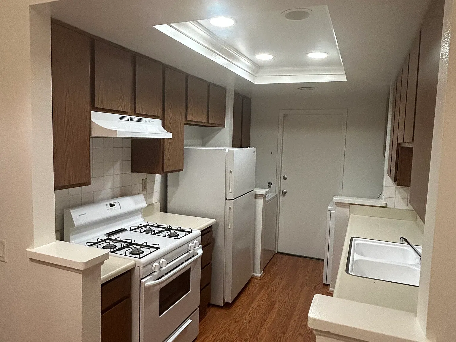 2 bed, 718 sqft, $2,350 — Photo 3