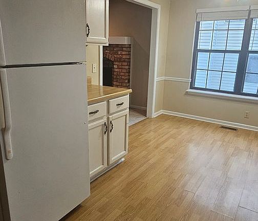5th image of 10830-10832 Haskins St