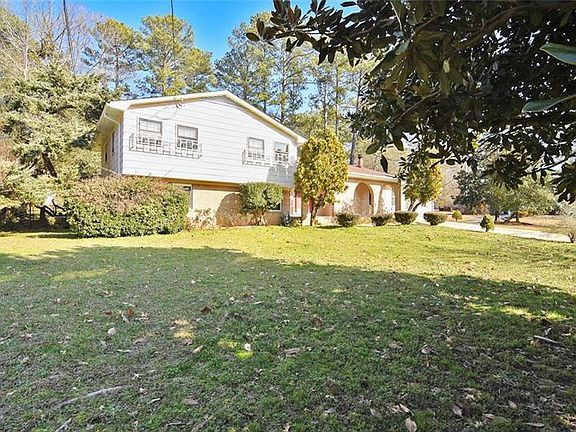 2nd image of 424 Foxfire Dr SW