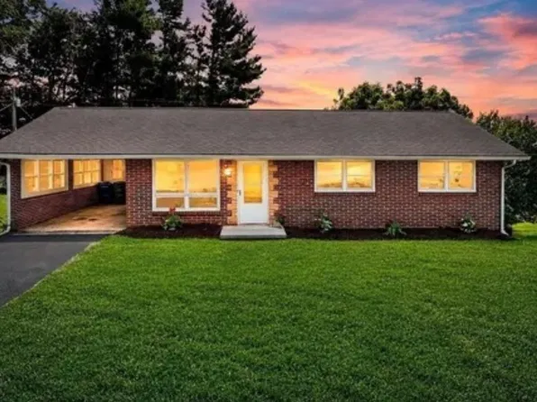 135 Griggs St NE, Christiansburg, VA 24073