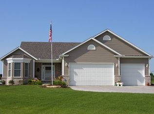 414 Fenceline Dr, Blue Grass, IA 52726