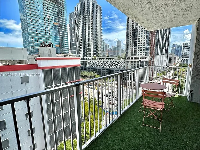 800 N Miami Ave #1406E — Photo 19