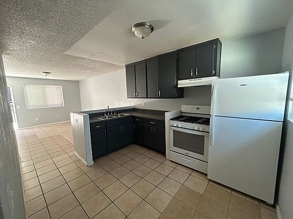 3rd image of 3062 Ocean View Blvd APT C