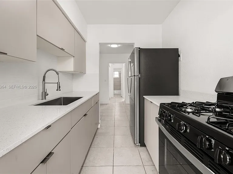 6905 Rue Vendome #8 — Photo 8