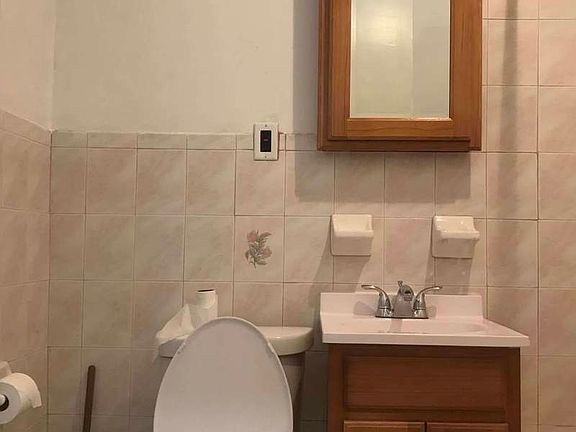 3rd image of 402 Jefferson Ave #2A