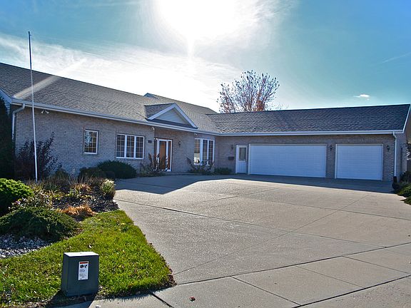 2nd image of 207 W Veterans Dr