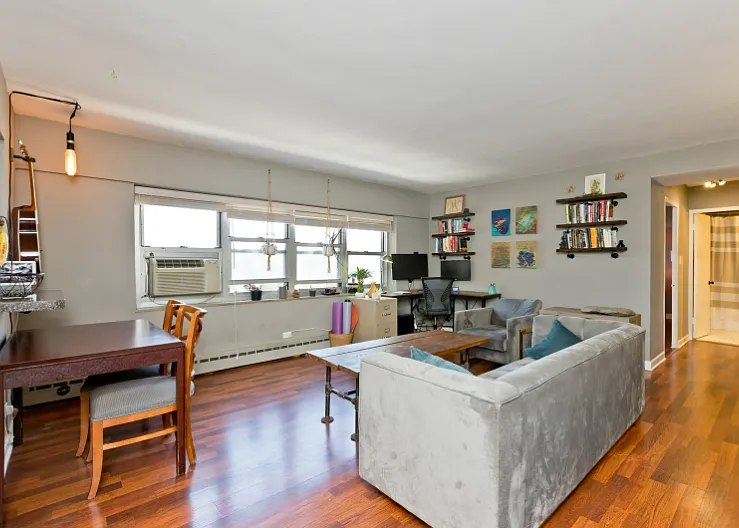 4960 N Marine Dr #719 — Photo 2