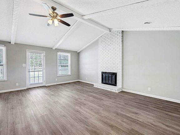3rd image of 124 Lake Terrace Cir