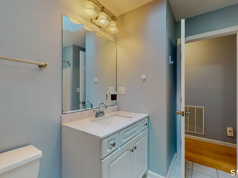 16 Jameson St — Photo 24