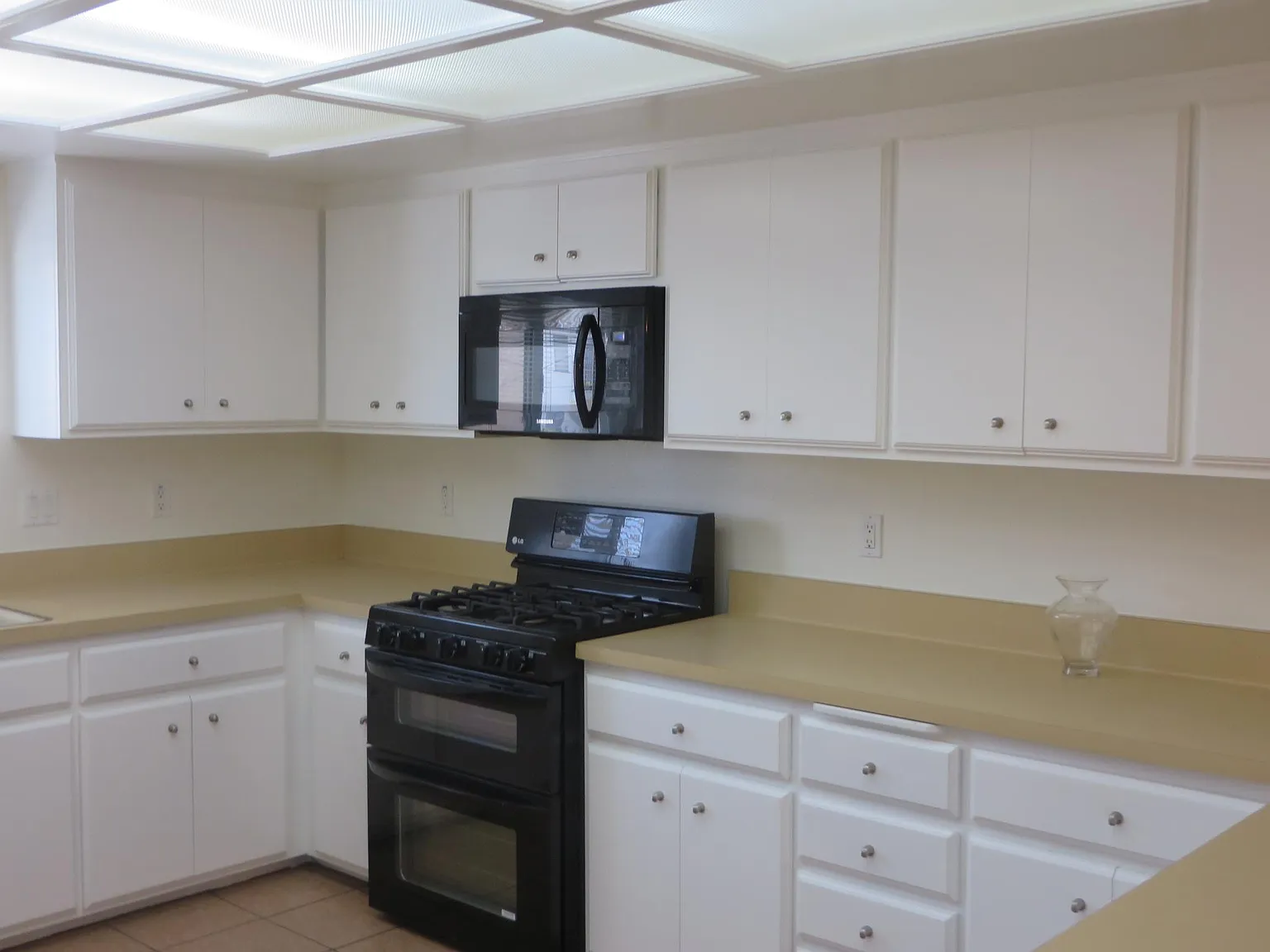 901 Belmont Ave — Photo 2