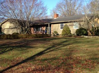 105 Woodlawn Ave, Bristol, RI 02809