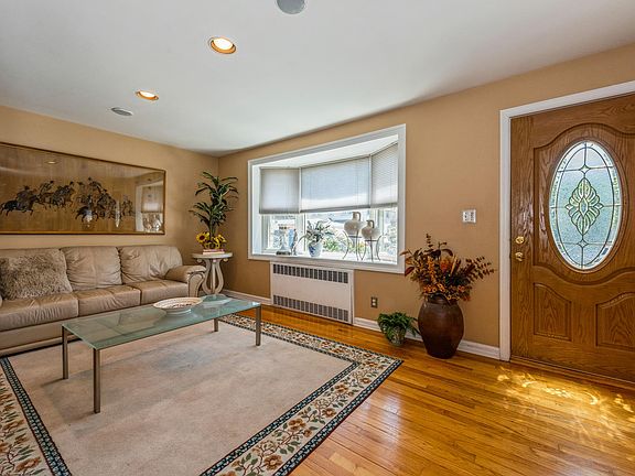 3rd image of 1424 Noel Ave
