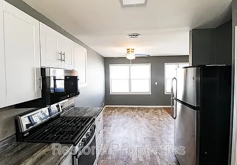 1914 W 46th St — Photo 5
