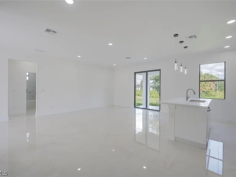 5905 Sunshine Blvd N — Photo 3