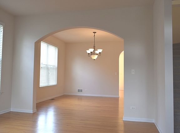 4th image of 247 Chatsworth Ave