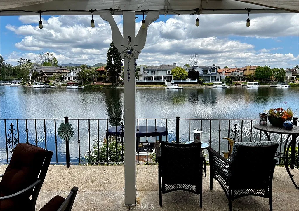 3 bed, 2.5 bath, 1950 sqft, $6,900 — Photo 2