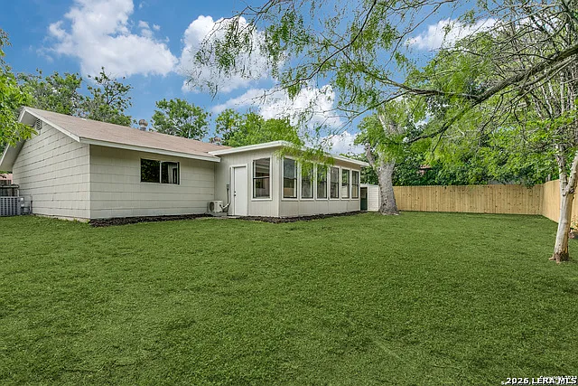 8214 Banbury Dr — Photo 25