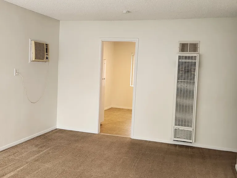 1137 E Lexington Ave — Photo 3