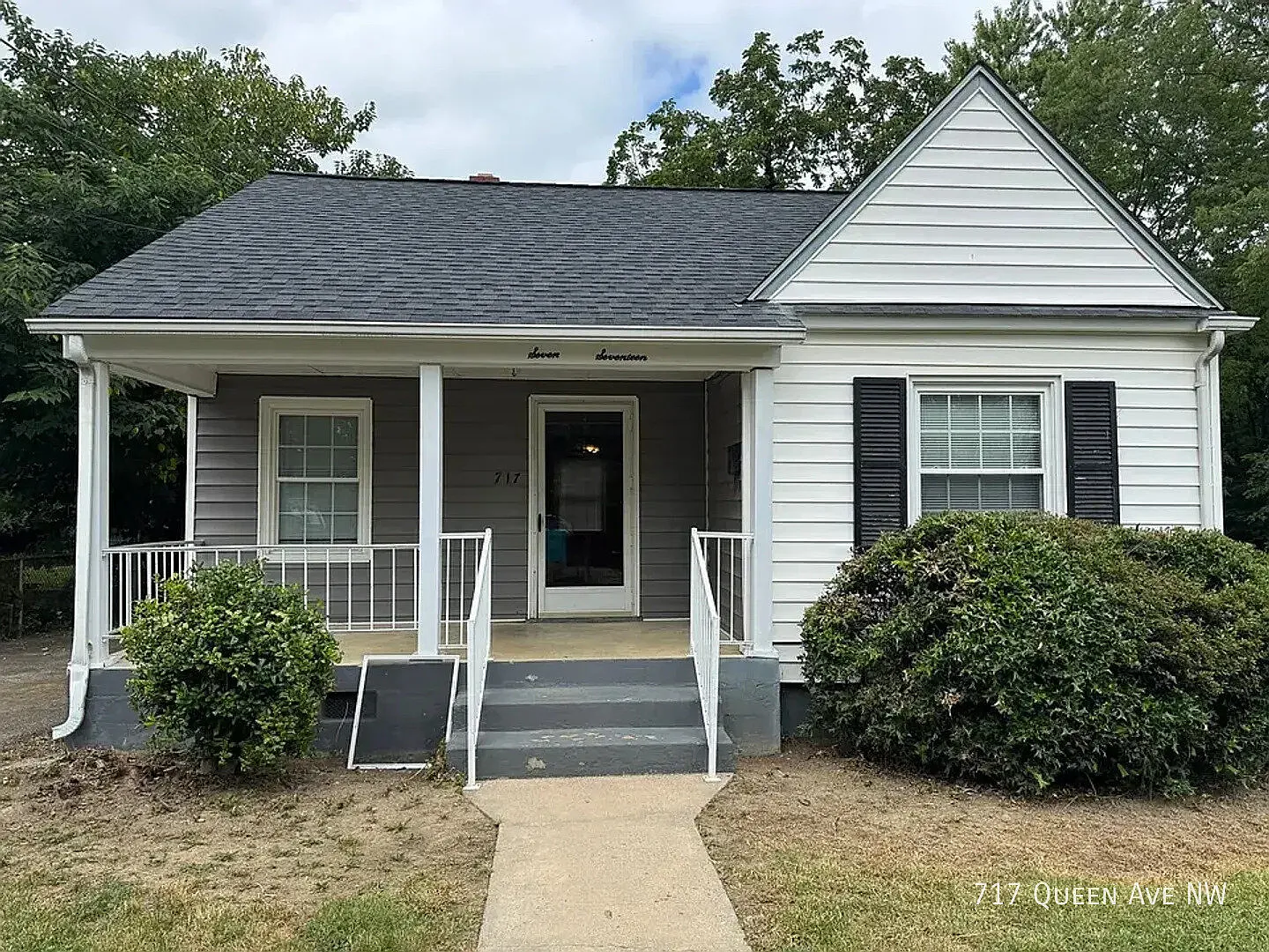 Charming 2BR Home with Front Porch, Yard & W/D Hookups — Photo 1
