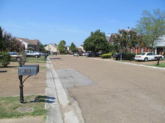 3rd image of 1573 Beaver Trail Dr