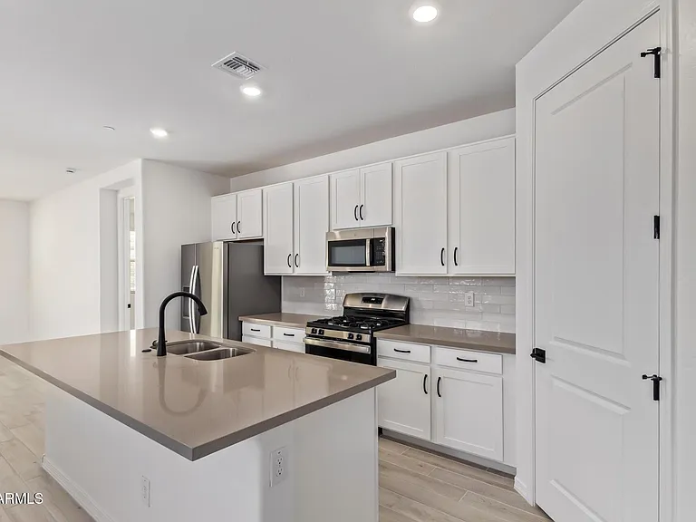 21301 W Roanoke Ave — Photo 19