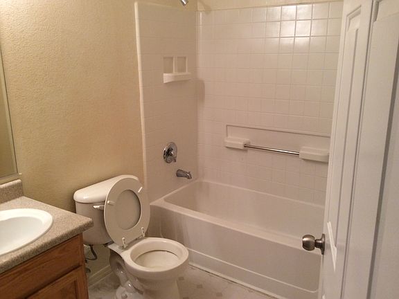 4730 E Craig Rd #1053 Condo Rental Bathroom_11282016