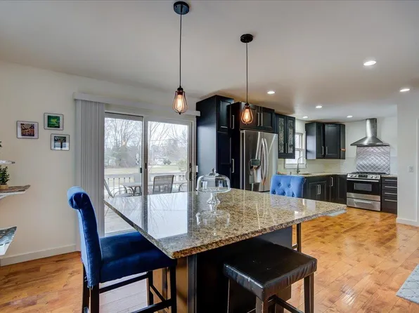 350 Kennedy Dr, Oregon, WI 53575