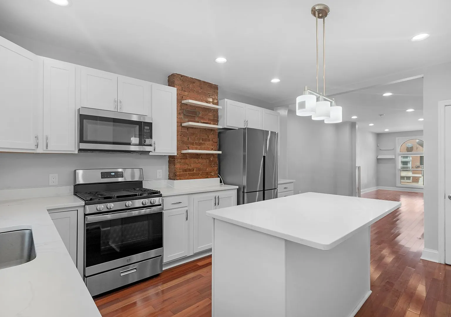 Beautifully Renovated 3 Bedroom 2 Bathroom Rental in East Baltimore — Photo 1