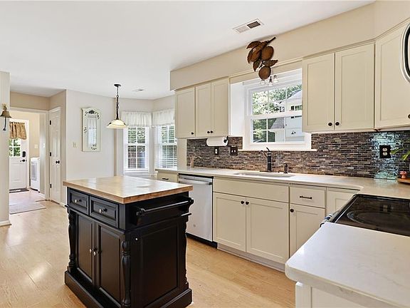 5th image of 1205 Cutspring Rd