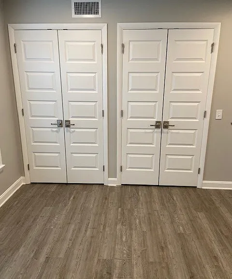 Country Club Apartments — Photo 6