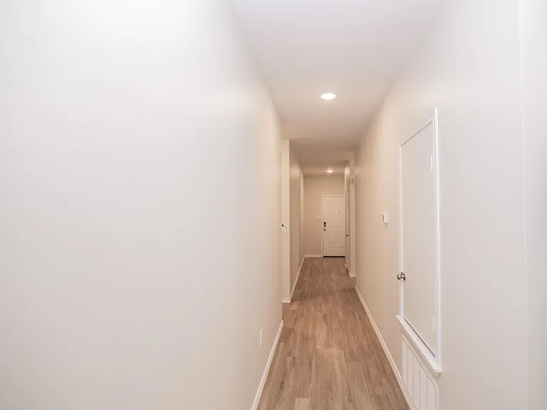 100 Mia Ln — Photo 3