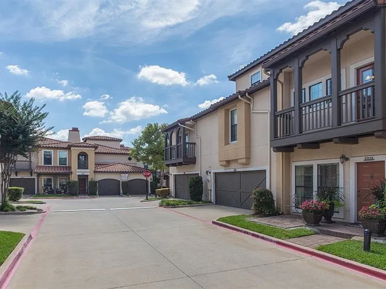 Estancia Townhomes — Photo 22