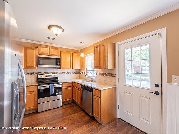 2nd image of 992A Argyll Circle