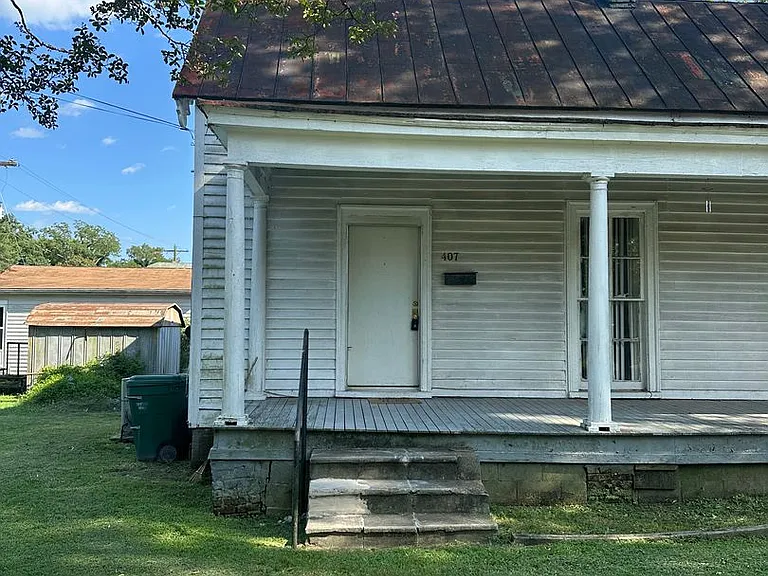 407 E Saint John St — Photo 1