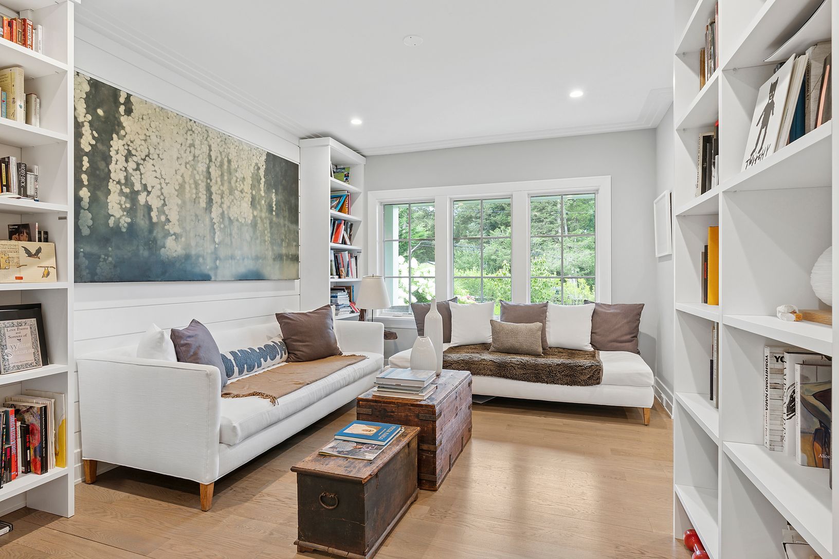  First floor lounge & kitchen 