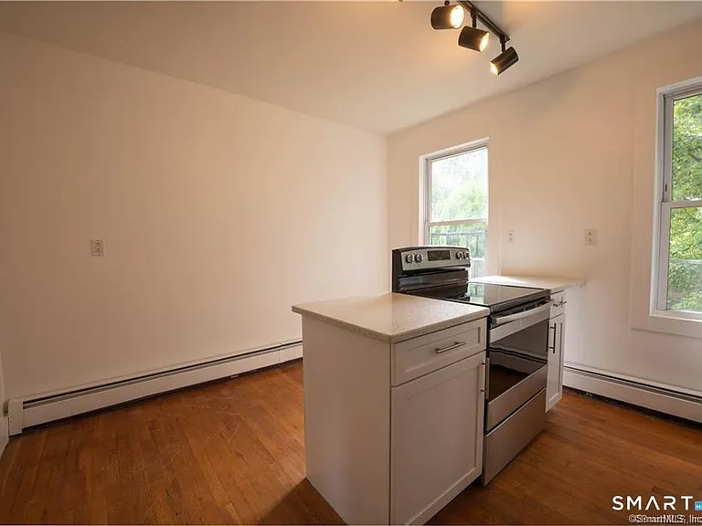 100 Lyon St — Photo 3