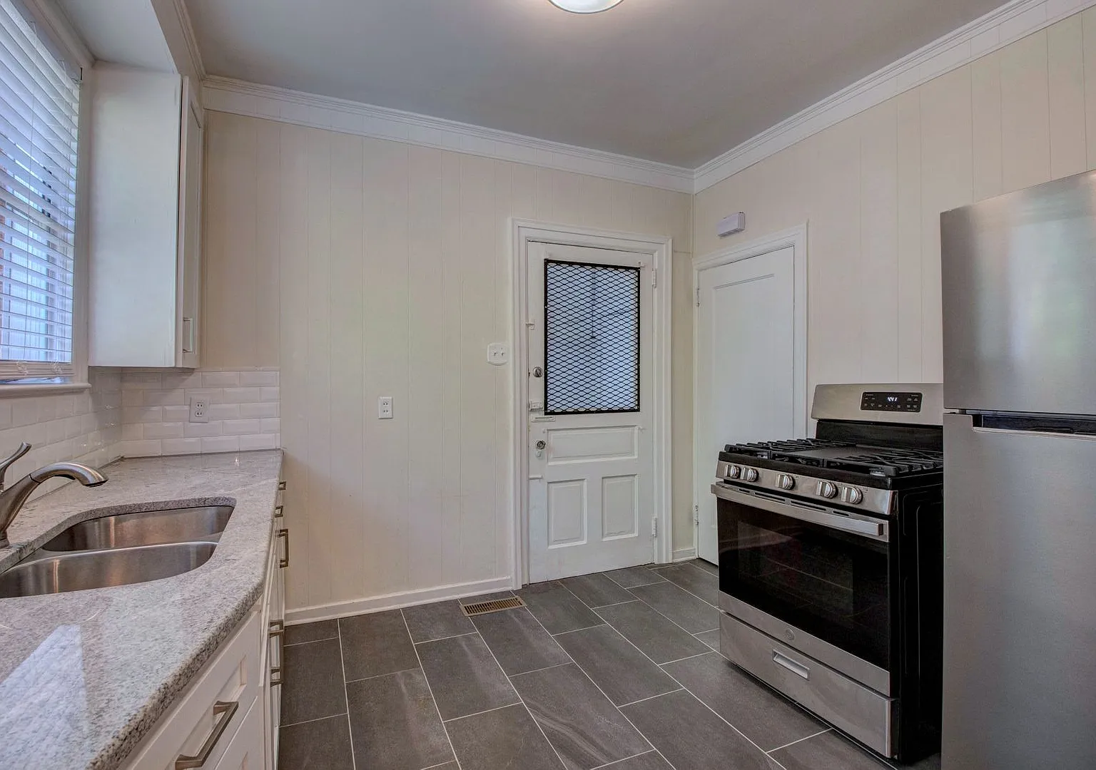4507 Woodlawn — Photo 4