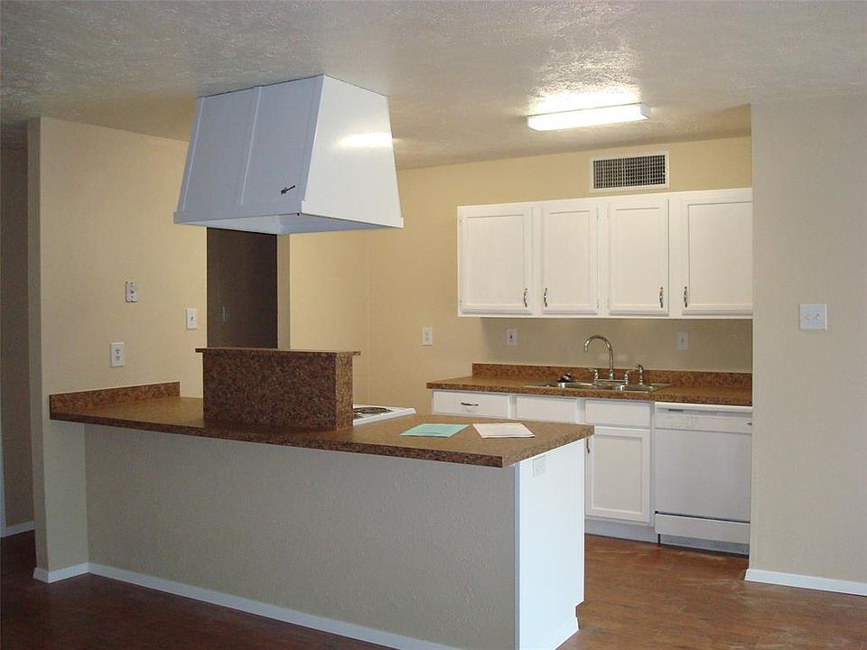 2nd image of 6816 Glenwood Dr