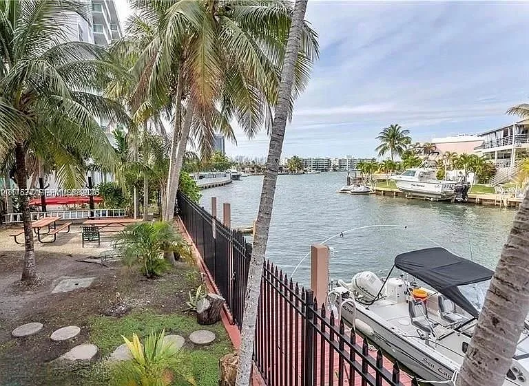 2903 N Miami Beach Blvd #906 — Photo 5