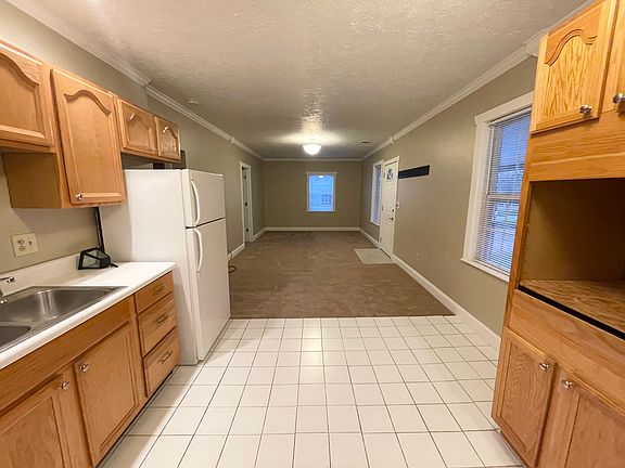 5th image of 1011 Campus Dr #2
