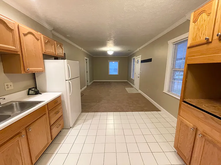 1011 Campus Dr #2 — Photo 5